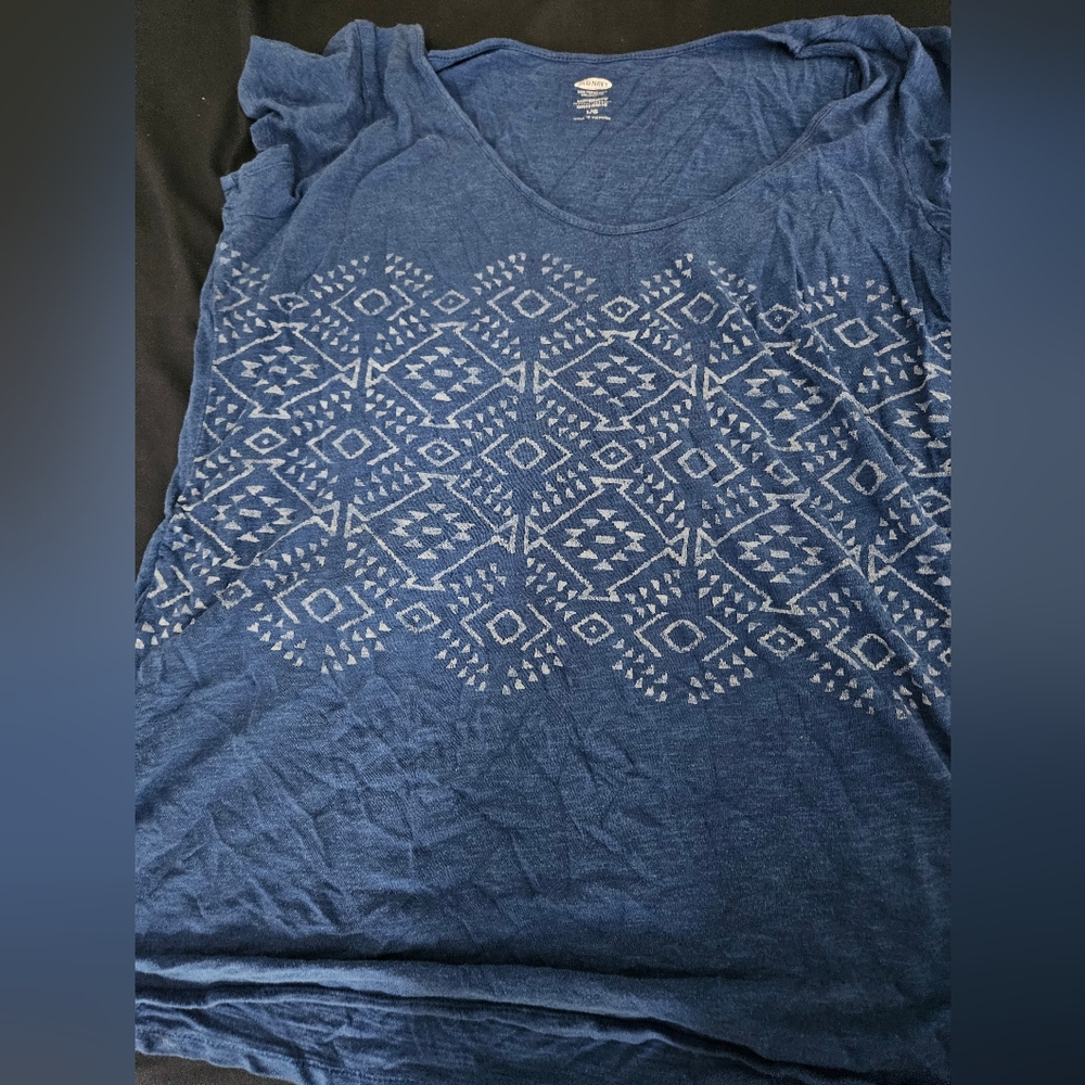 Old navy tee shirt